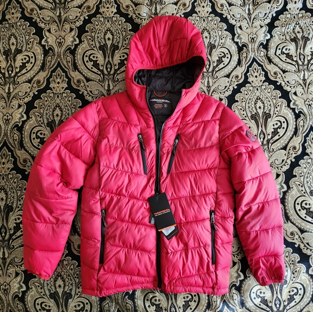Mens Puffer Mid weight winter coat w hoodie: Size Small but fits as Fitted for M
